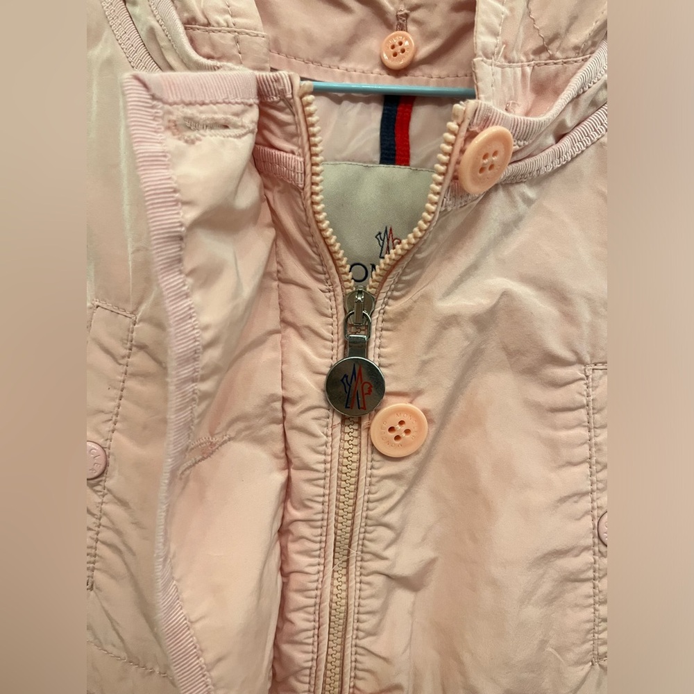 Light pink Moncler windbreaker with ruffle details 5 years old - Picture 2 of 6